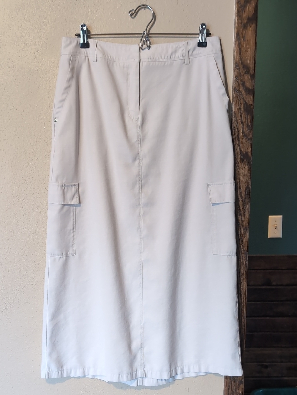 Liz Claiborne Cream Cargo Maxi Skirt